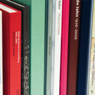 Bücher Kunst mit 32 internationalen Künstlern und Bucher Büchermarkt